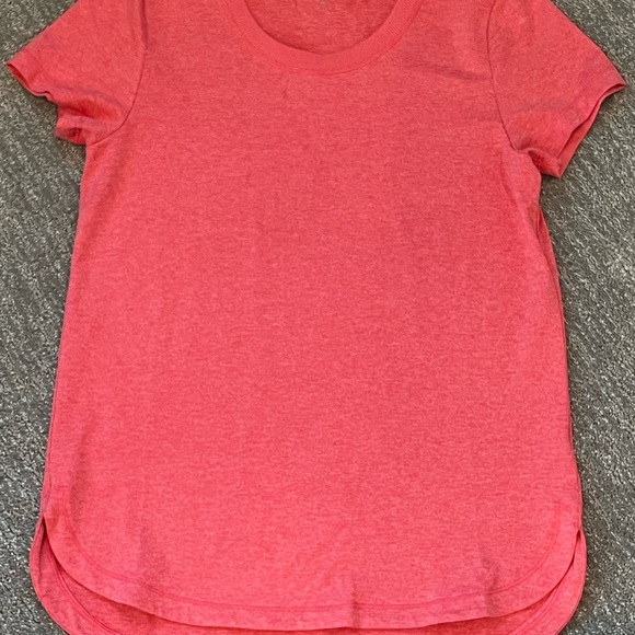 Athleta Womans Uptempo Coral Petal Pink Tee Sz XS - Picture 2 of 9